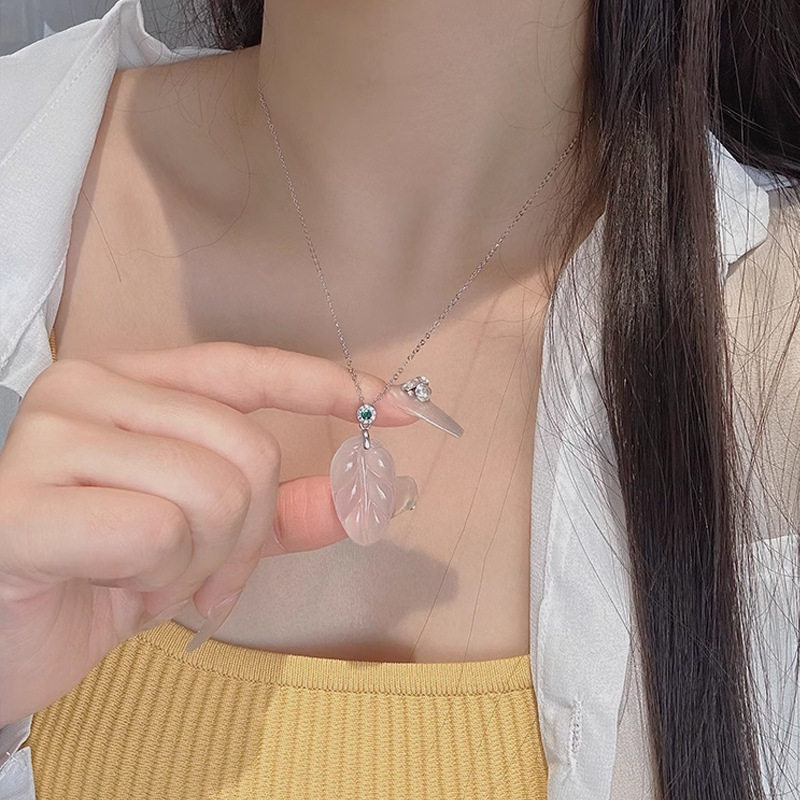 高冰玉髓玛瑙树叶项链配饰女夏季锁骨链轻奢小众金枝玉叶颈链饰品