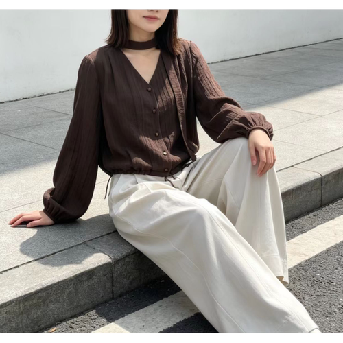 美拉德咖色正肩v领长袖薄衬衫女2026早秋新款高级感小个子短上衣