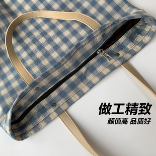 小众帆布包女单肩日系韩风大容量文艺小清新学生上课浅蓝方格子包
