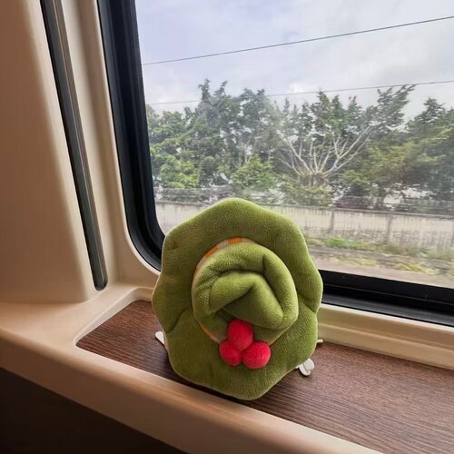 旅行伴侣青蛙毛绒公仔抱枕