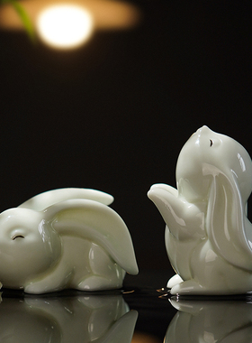 现代简约可爱小兔子摆件家居客厅办公桌面装饰品创意陶瓷玉兔摆设