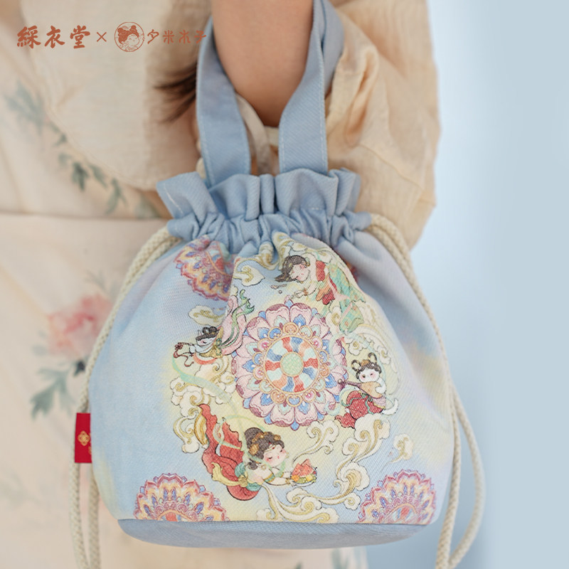 彩衣堂x夕米木子 国风可爱敦煌抽绳束口袋手提手拎遛弯包水桶学生