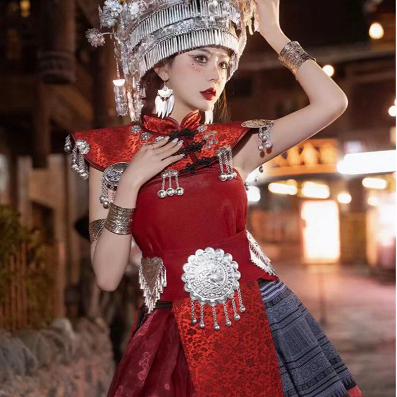阿卯苗族服装女民族提花黑色红色个性时尚苗疆闺蜜服云南贵州摄影