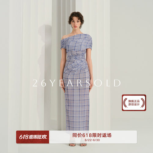 2026夏季斜肩格纹修身连衣裙