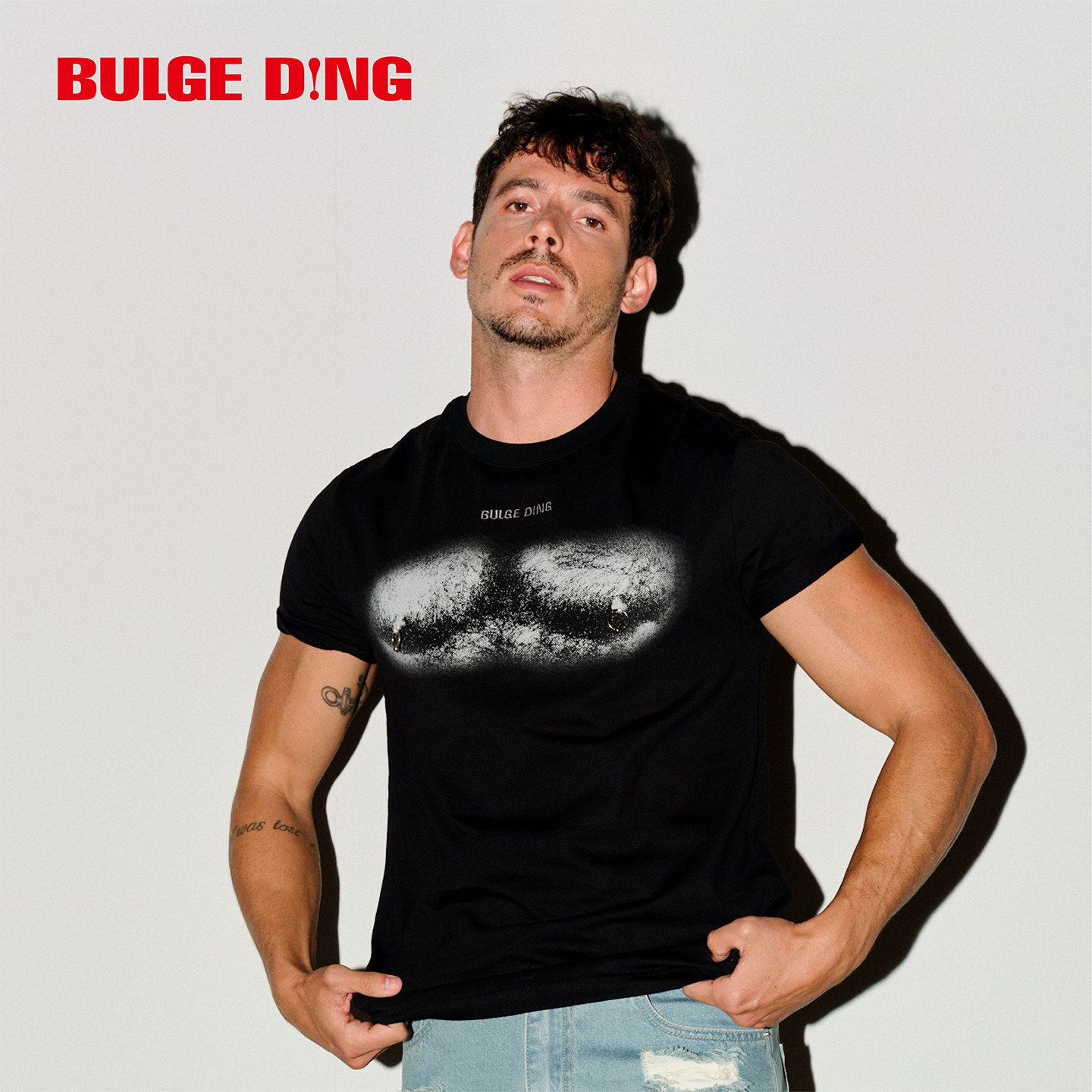 BULGEDING男痕迹印花乳钉短袖T恤