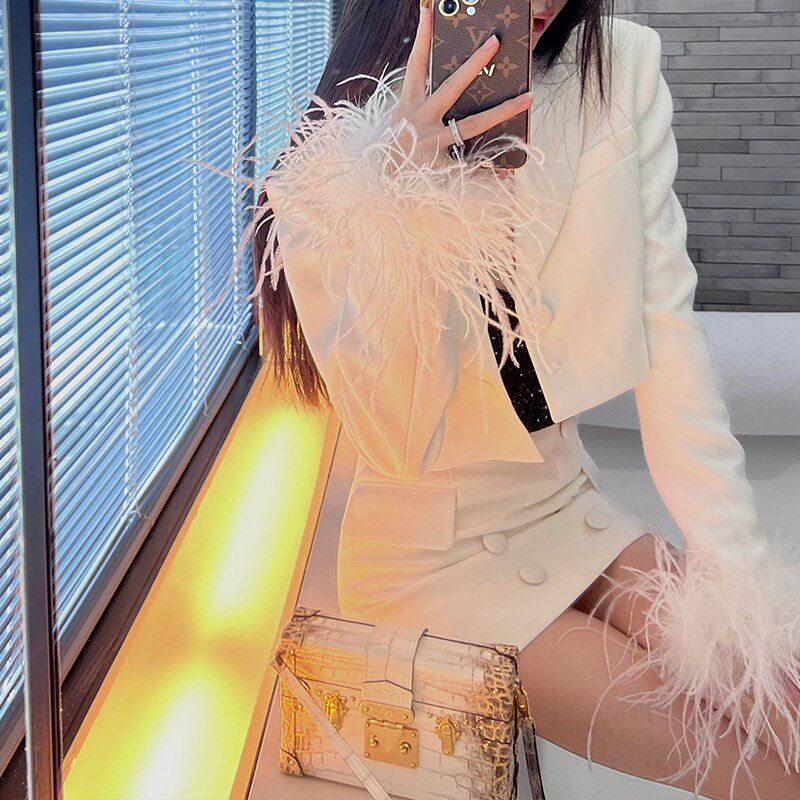 夏季新款时髦套装袖口手缝鸵鸟毛短西装双排扣半身裙女