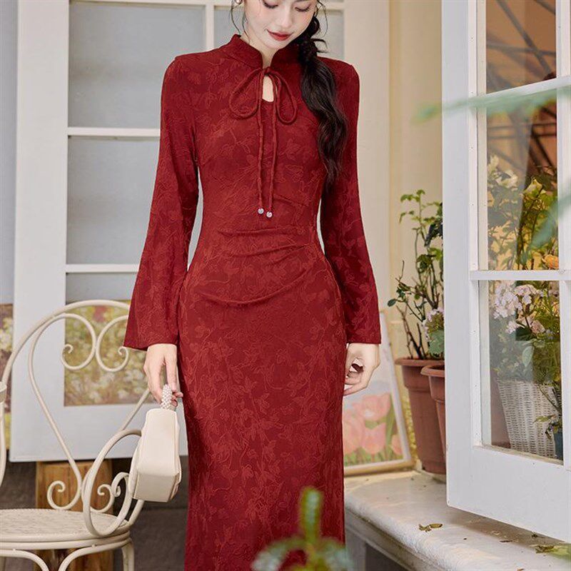 新中式复古酒红色改良旗袍女订婚礼服日常修身连衣裙长袖高级感秋