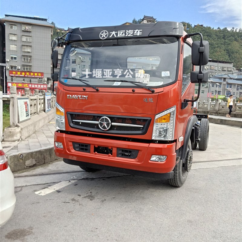 湖北大运运途前轮挡泥板挡泥瓦D912东风御虎擎宇汽车前轮后挡泥板图片