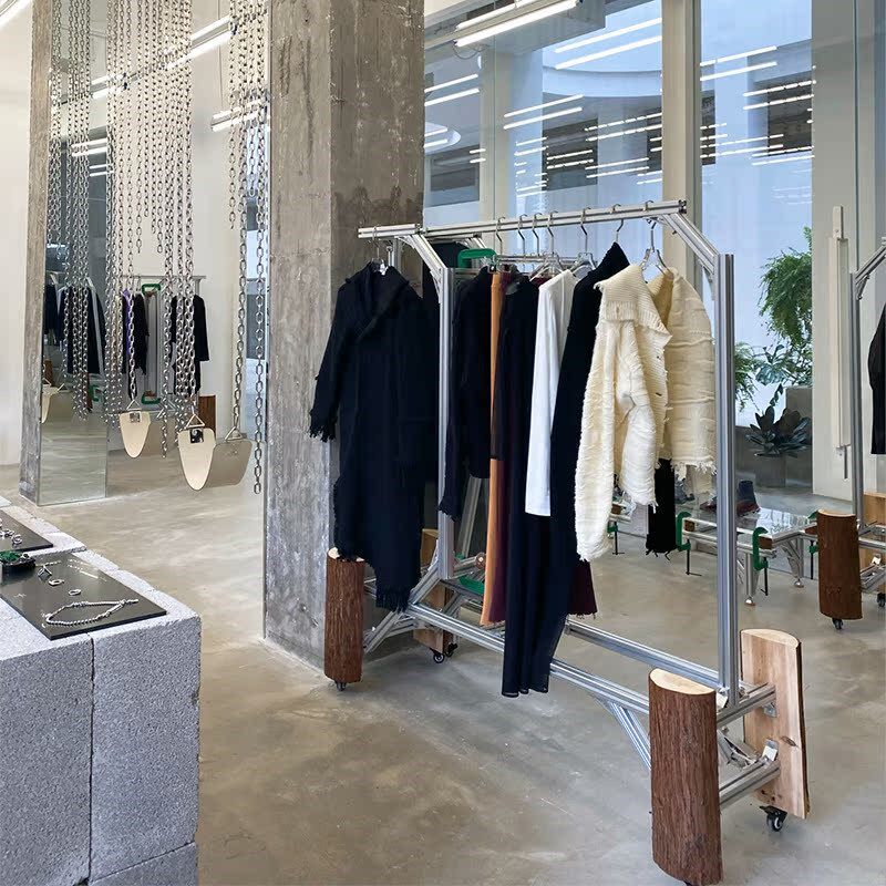 服装店展示架中岛架落地式网红陈列架高档创意橱窗侧挂买手店专用