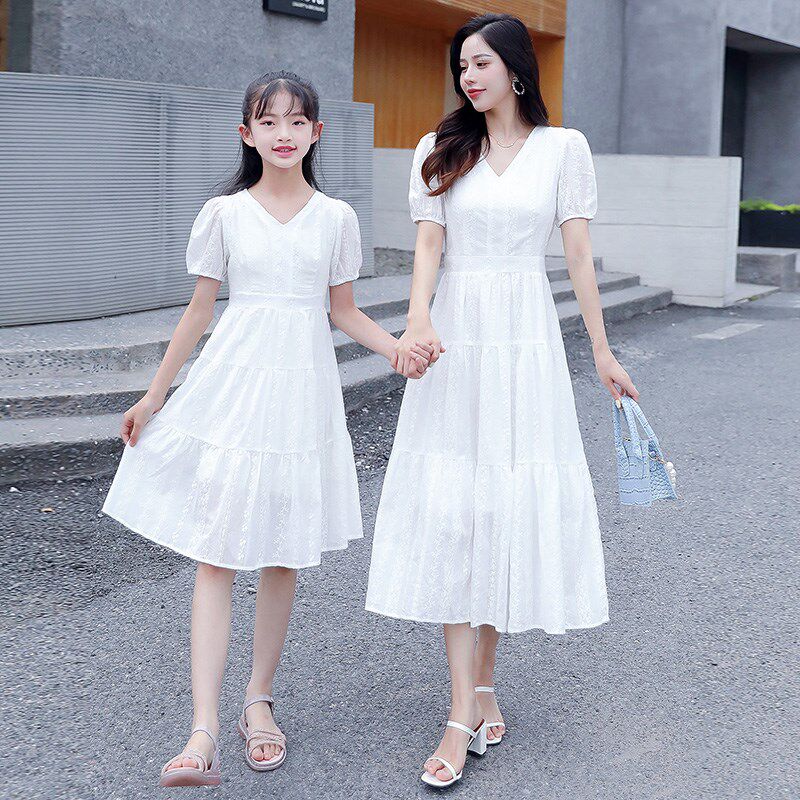不一样的白色亲子装夏装2025新款潮洋气母女装夏季时尚显瘦连衣裙