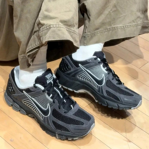 Nike耐克Vomero 5男子舒适透气百搭运动休闲跑步鞋/HF1553-006