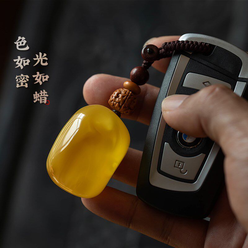天然鸡油黄琥珀蜜蜡汽车钥匙扣挂件男女一物一证手工吊坠挂饰高档