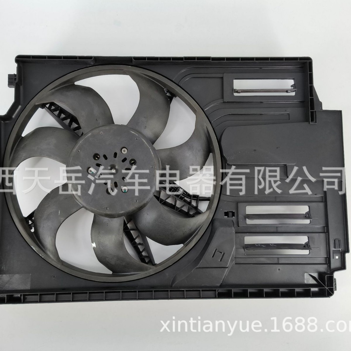 适用于汽车型号F60  汽车散热器风扇17427646410