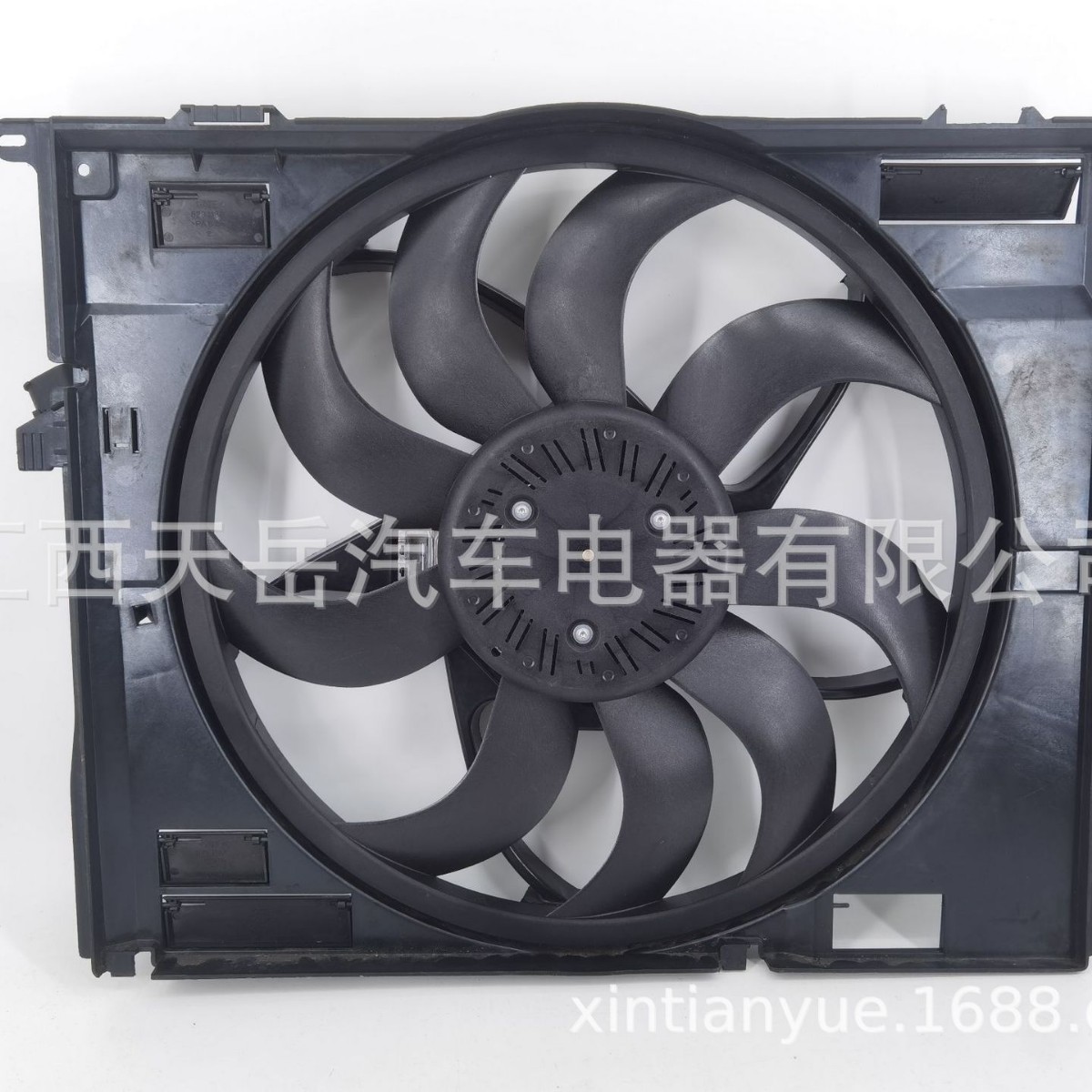 适用于汽车型号F35 改款  汽车散热器风扇 17428625440
