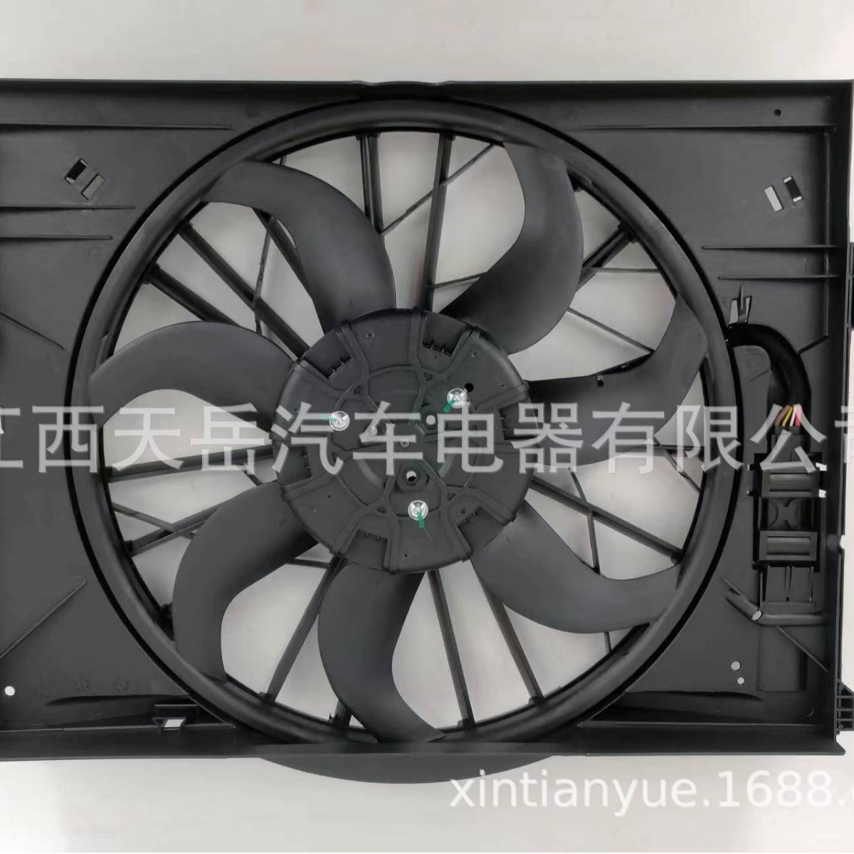 型号W211 汽车散热器风扇A2115001693 A2115050555 A2115000593