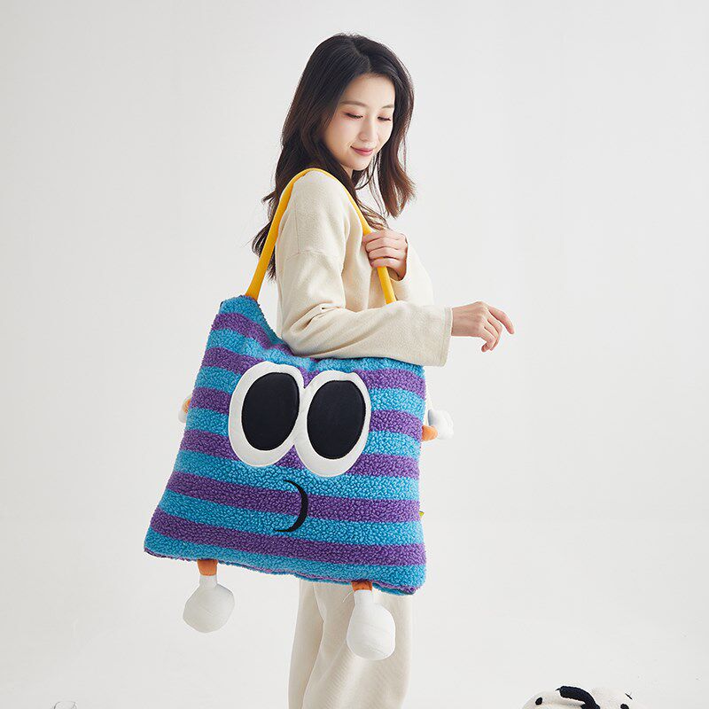 手提款抱枕被子两用枕头四季通用汽车午睡空调毯子车内靠枕二合一