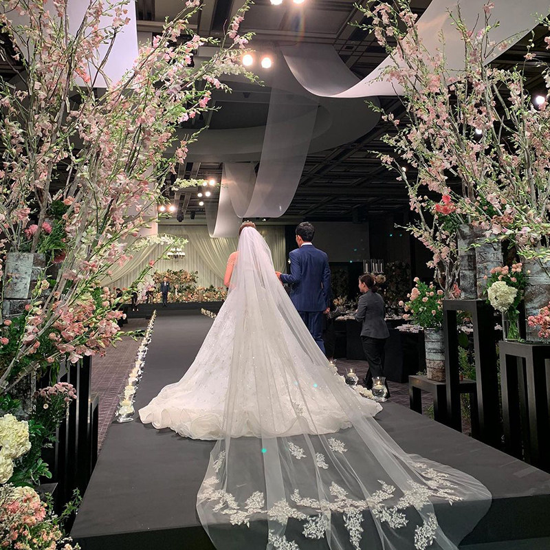 头纱新娘主婚纱奢华超长拖尾结婚蕾丝花边婚礼头饰超仙森系韩式