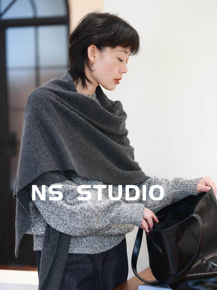 灰色羊毛大三角巾针织围巾披肩外搭女秋冬百搭高级感保暖护颈围脖