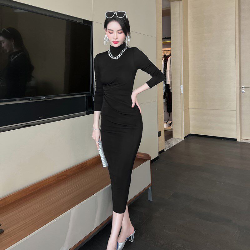 秋冬内搭连衣裙2024新款女气质高级感打底长裙配大衣显瘦包臀裙子