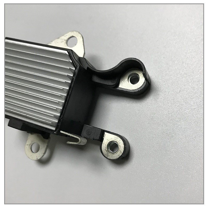 适用于福特沃尔沃IN6601配件电子12V24V汽车交流发电机电压调节器