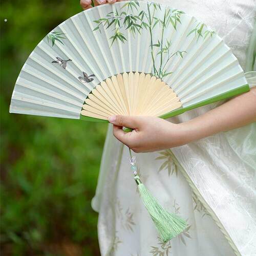 女士随身扇子2025爆款网红复古清新高颜值晨袍竹子折扇仿真丝顺滑