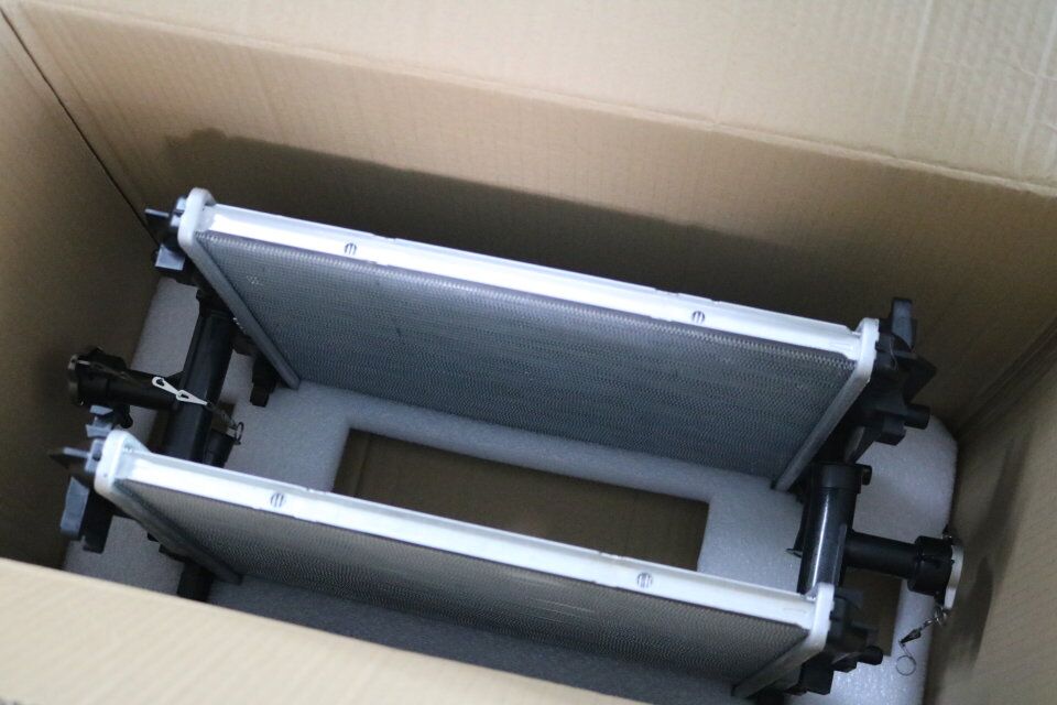 适用于比亚迪F0水箱 F0发动机散热器总成 散热水箱 F0汽车配件