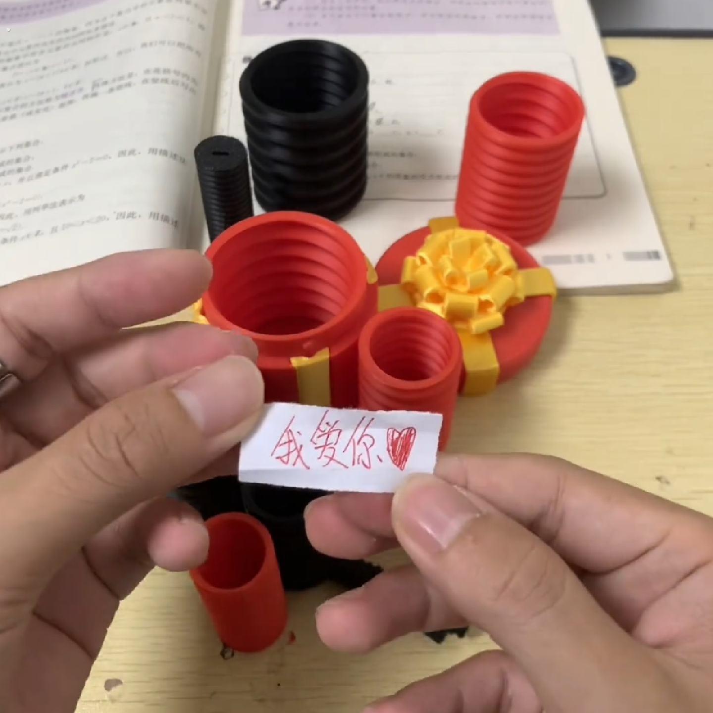 整蛊惊喜礼物盒恶搞搞怪神器朋友生日整人恶作剧创意趣味减压礼品
