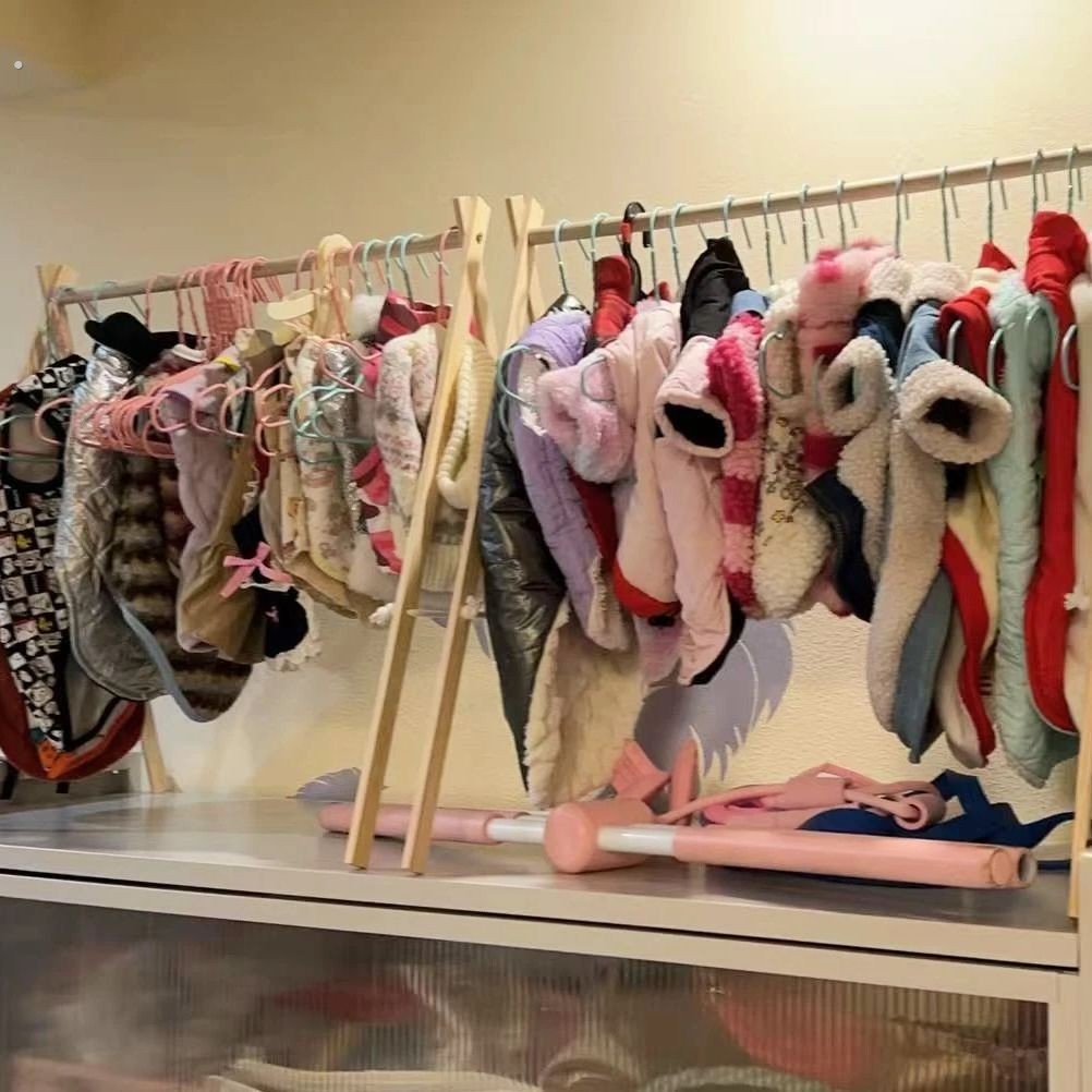 猫咪衣服狗狗衣服收纳落地式实木衣架小猫婴儿衣架猫猫小衣服架