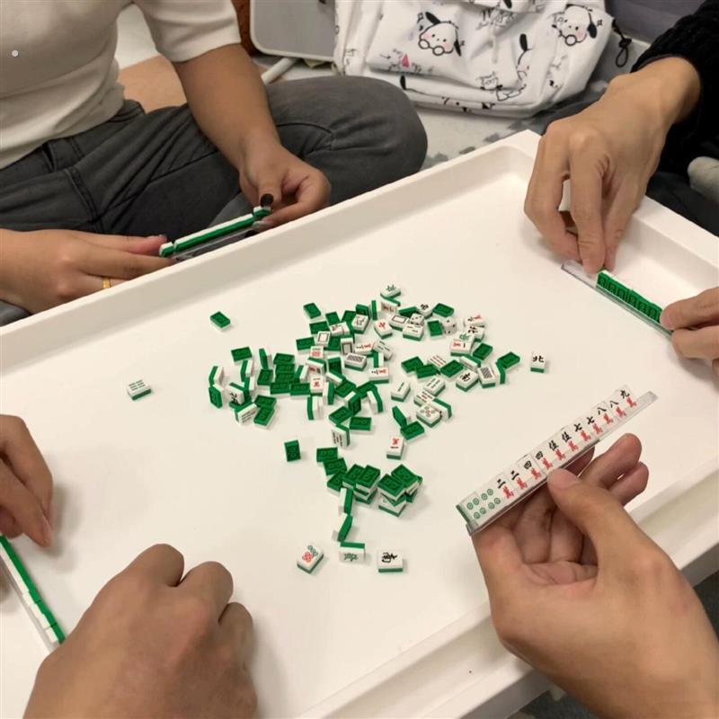 迷你麻将流行小麻将迷你积木手搓宿舍家庭旅行户外便携式麻将砖