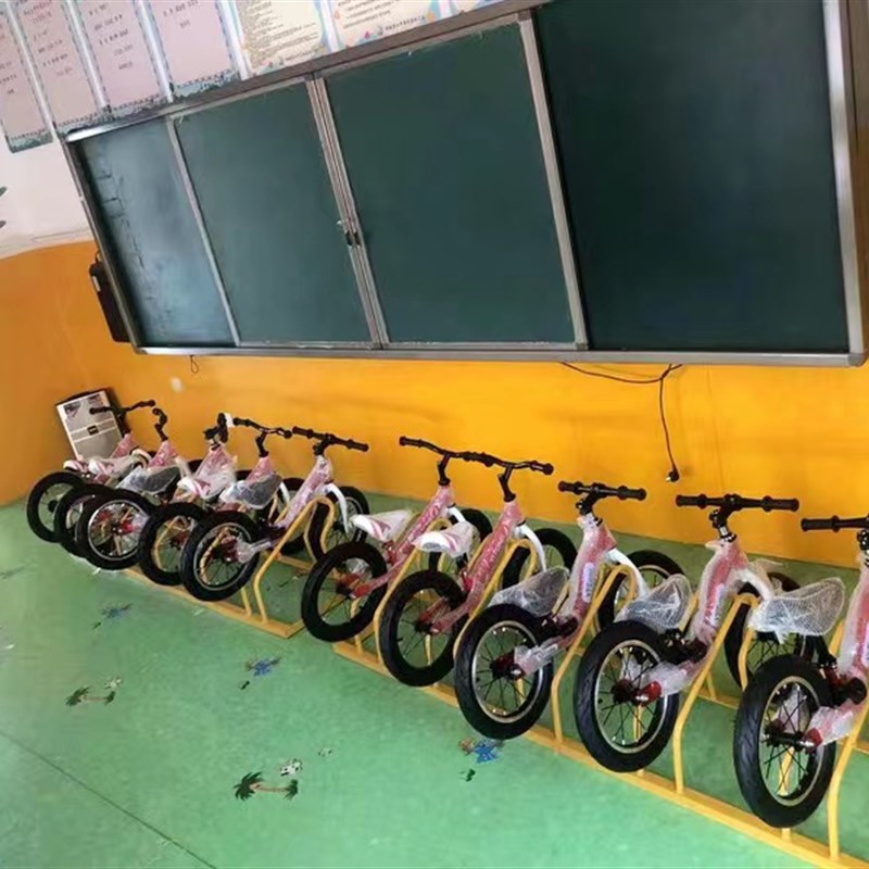 儿童平衡车支架幼儿园三轮车停放架卡位式立式电动车自行车收纳架