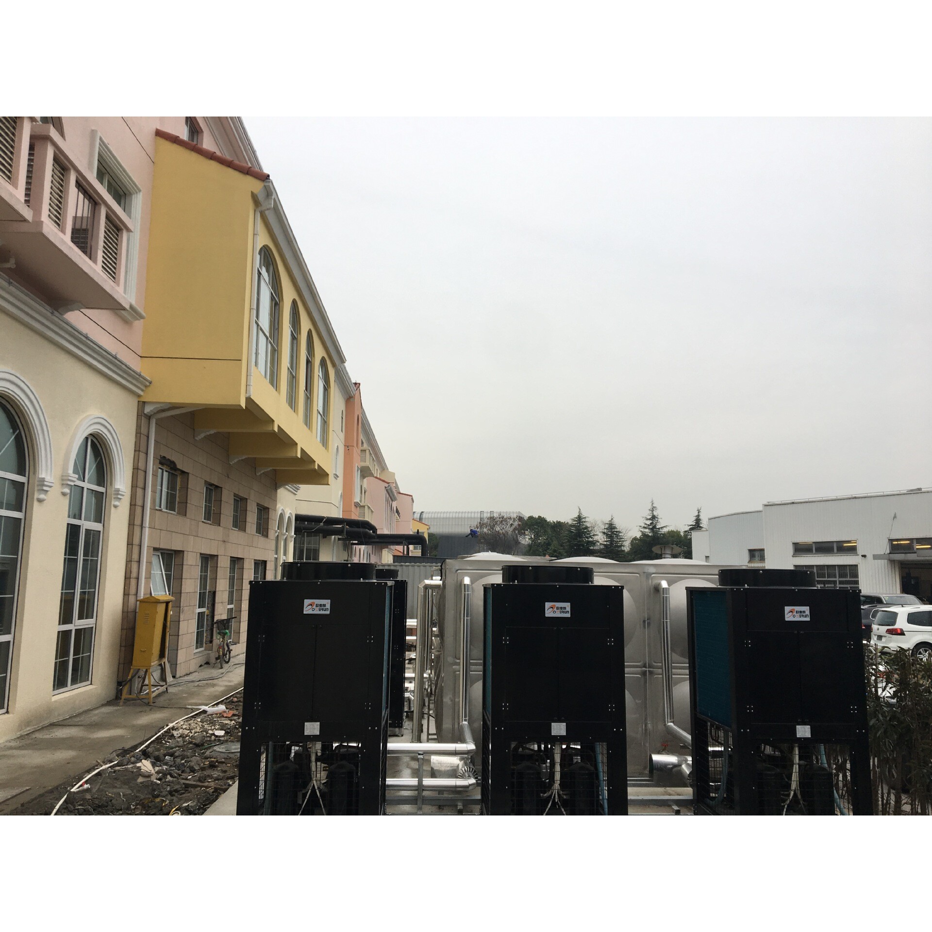 小型酒店宾馆民宿专用太阳能空气能空气源热泵热水器解决方案