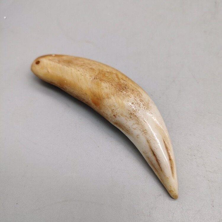 仿虎牙吊坠骨粉压制牙挂件影视道具动物牙齿文玩