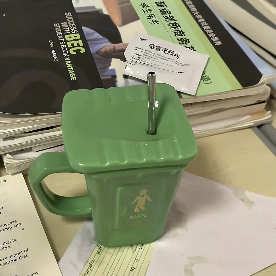 恶搞创意蹲坑水杯搞怪个性马克杯趣味整人礼物摆件便池垃圾桶杯
