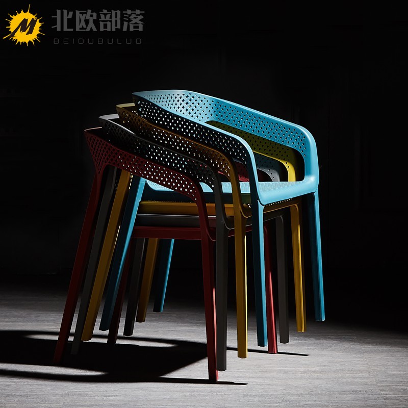 椅子家用带扶手成人简约大师设计休闲加厚靠背可叠放北欧塑料餐椅