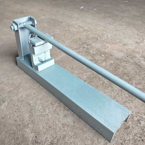 C84广告扣板剪角器 手动切刀 彩钢扣条90度折弯机 L75直角切角机