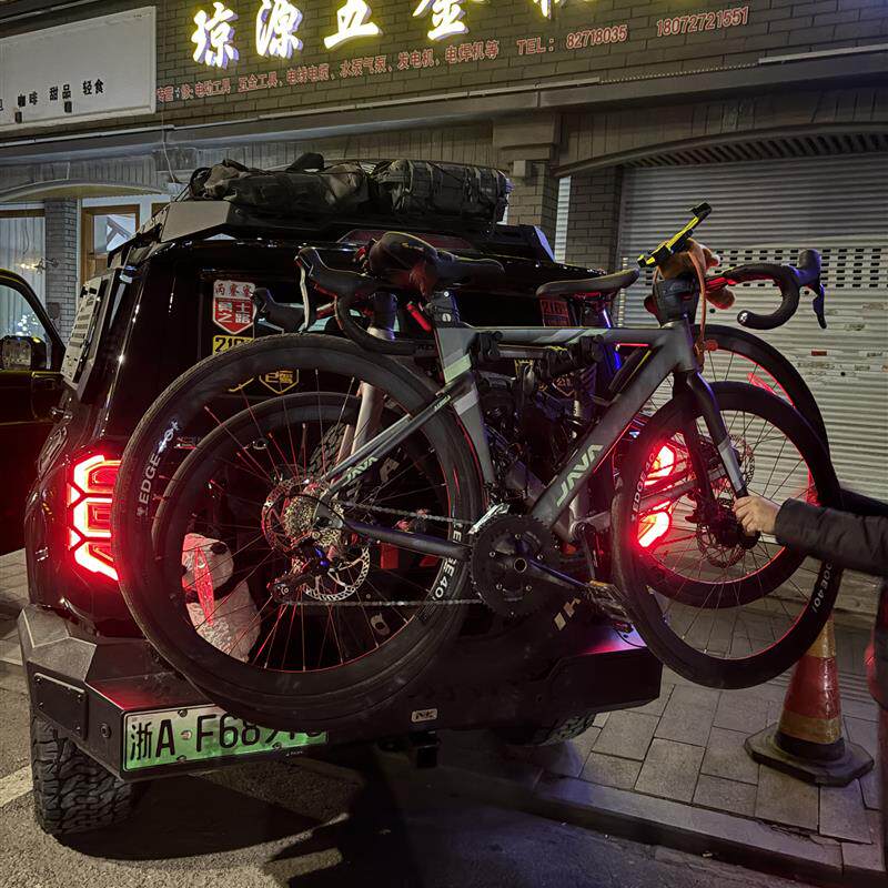 坦克400自行车挂架备胎自行车挂架,无损安装可折叠不挡牌照倒影