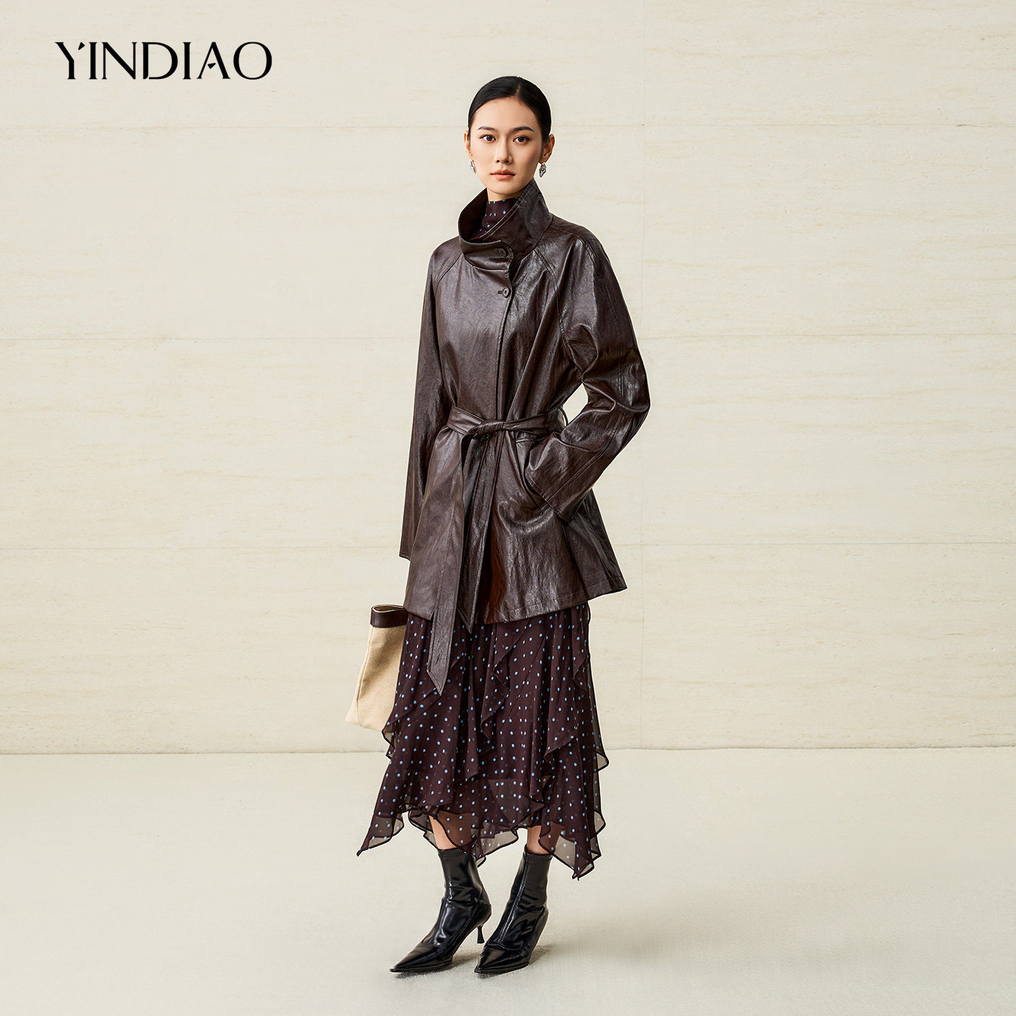YINDIAO引调翻领配腰带皮外套