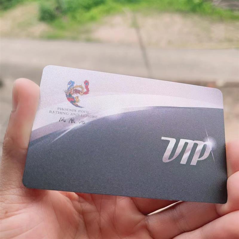 个性PVC拉丝名片定制创意高档双面防水金属名片UV烫金会员卡制作