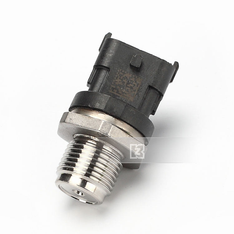 挖机共轨压力传感器PC200-8 240-8 210-8 220-8 290 6D107发动机