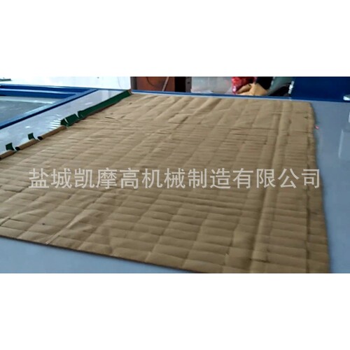广州花都1600型电脑自动色卡裁切机,切布样机
