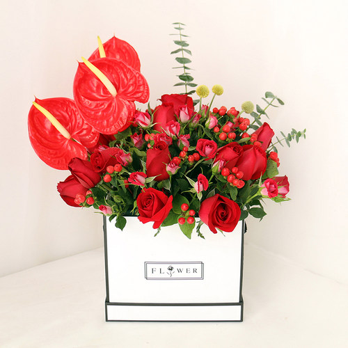 三八妇女节花束北京上海广州深圳生日鲜花速递同城配送玫瑰抱抱桶