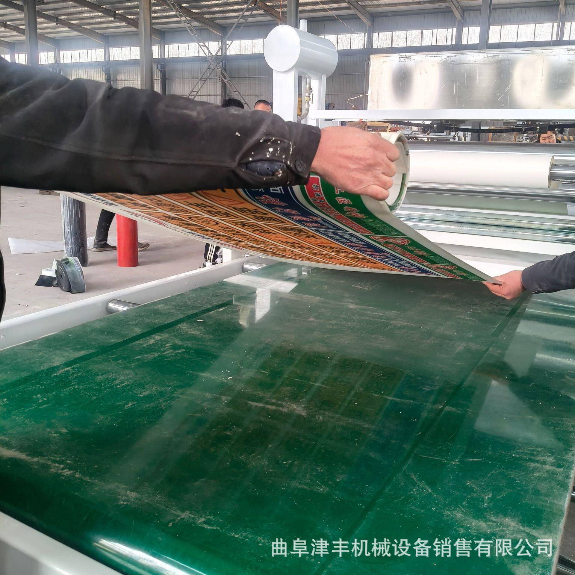 彩箱纸板珍珠棉复合机 瓦楞纸牛津布贴合机 木饰面碳晶板平贴机
