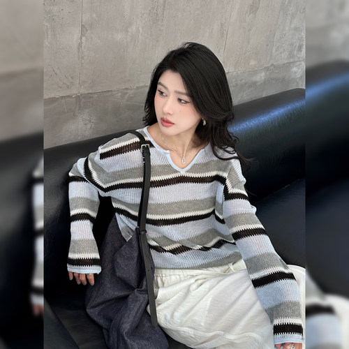 条纹圆领套头显瘦女针织衫