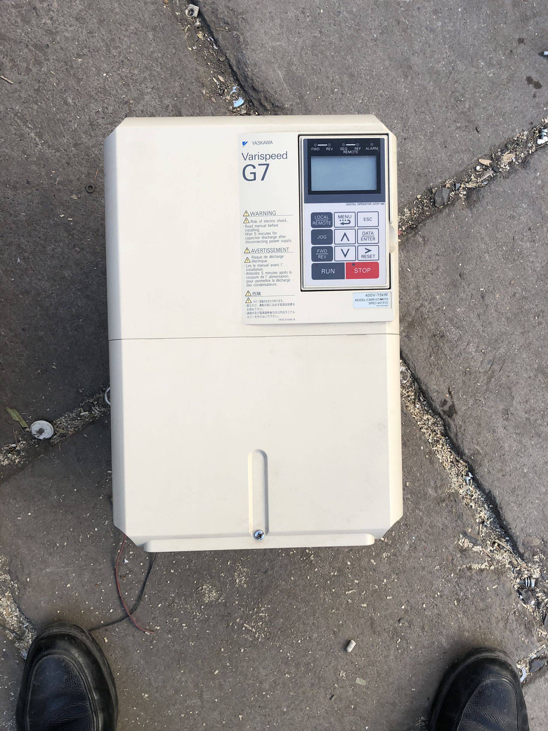 CIMR-G7A4015和G7B4011安川变频器11-15kw变频器外观漂亮