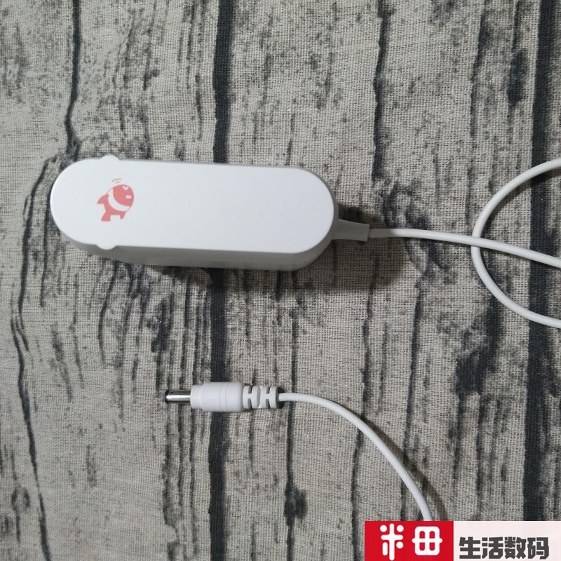 小鱼在家分身鱼2白色原装电源适配器 机器人智能摄像头监控充电线