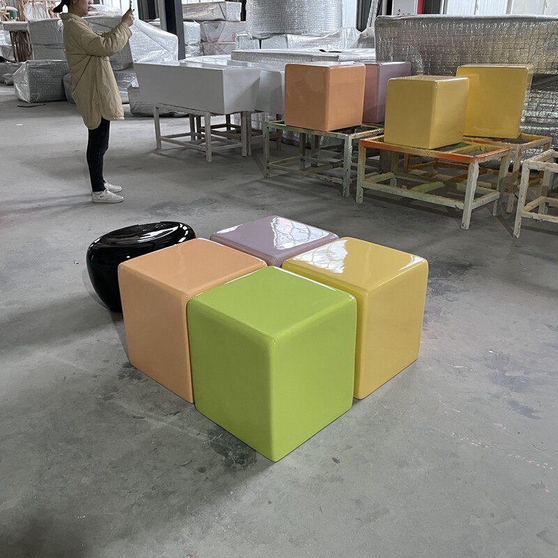 玻璃钢休闲椅游乐园幼儿园彩色坐凳户外椭圆仿石座椅商场休息椅