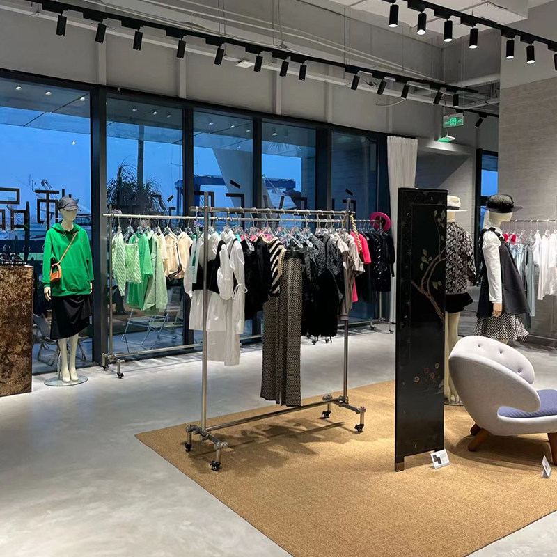 服装店展示架不锈钢落地式高档橱窗道具侧挂买手店专用货架陈列架
