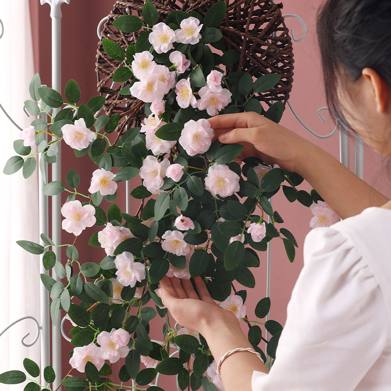 仿真蔷薇花墙壁挂花藤装饰墙面假花摆设客厅藤蔓遮挡装饰吊兰挂花