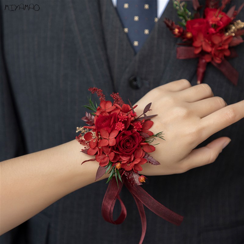 中式婚礼新郎新娘结婚红色胸花父母襟花永生花玫瑰秀禾服真花手花