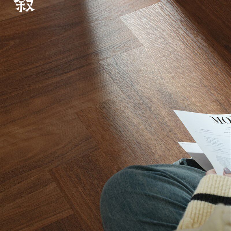 Spc石塑料锁地板鱼骨与核桃人字形地板家用Pvc石水晶扣上地板防水
